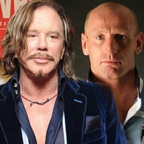 Mickey Rourke suit la prestation de Gareth Thomas en vue d'un film