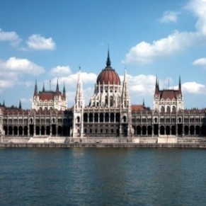 La nouvelle constitution ultra-conservatrice et discriminatoire adopte au Parlement - Hongrie