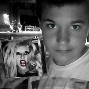 Lady Gaga demande une loi contre le harclement homophobe  Obama - Suicide de Jamey Rodemeyer 