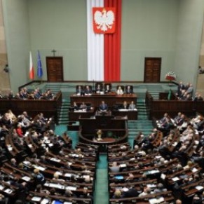 Un parti anticlérical et pro-gay secoue la scène politique - Pologne / Législatives