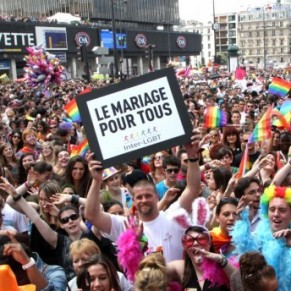 Une Marche des fiertés exceptionnelle portée par la promesse de l'ouverture du mariage aux homosexuels - Paris