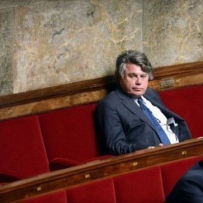 Hollande n'est <I>pas marié</I> mais <I>veut que tout le monde se marie</I> - Gilbert Collard / FN