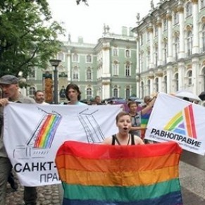 Saint-Pétersbourg revient sur sa décision d'autoriser la gay pride - Russie