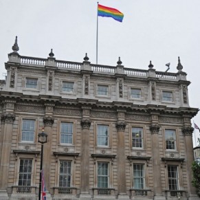Le gouvernement dploie le drapeau arc-en-ciel, une premire - Royaume Uni