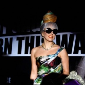 Lady Gaga accuse de pousser les adolescents  l'homosexualit par une organisation familiale - Etats-Unis