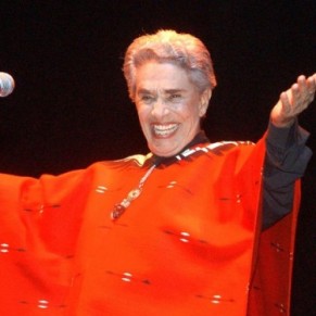 La chanteuse lesbienne Chavela Vargas est morte dimanche à l'âge de 93 ans - Mexique
