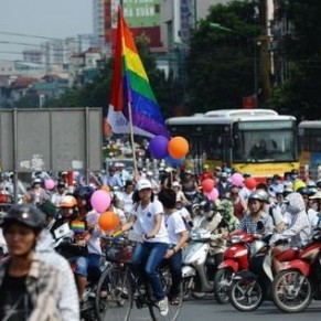 Vélos et ballons pour la première gay pride à Hanoï - Vietnam