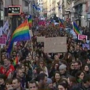 Plusieurs dizaines de milliers de manifestants en province pour dfendre le mariage homo 