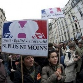 Prs de 200.000 personnes ont dfil pour l'galit des droits des LGBT