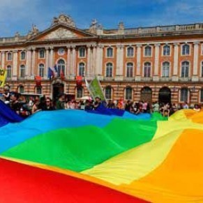 8  10.000 manifestants pour le mariage des homosexuels