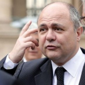 Bruno Le Roux réplique aux députés socialistes opposés à l'amendement PMA