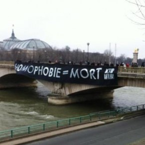 De rares contre-manifestants ont pacifiquement maill les cortges