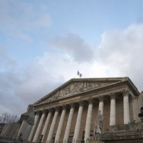 Dbut houleux de la bataille parlementaire, le gouvernement reste ferme
