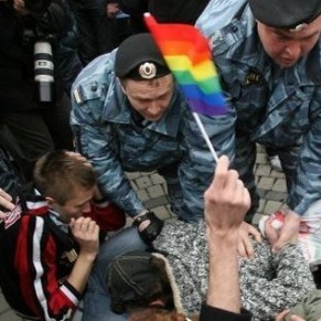 Des militants LGBT attaqués à Moscou lors d'une action de protestation