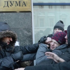 Altercations avant l'adoption  la Douma d'une loi fdrale contre la <I>propagande homosexuelle</I>