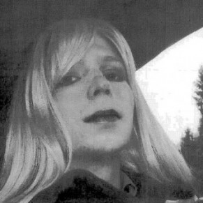 Bradley Manning s'identifie maintenant ouvertement  comme une femme - Genre