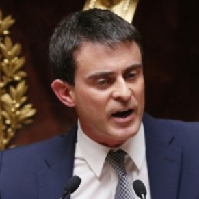 Valls promet la fermet contre l'homophobie, mais pas la PMA