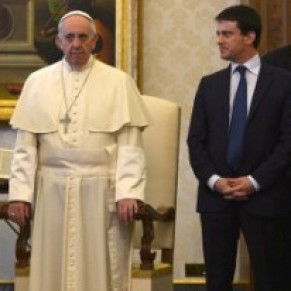Valls plaide pour un <I>dialogue plus ouvert et apaisé</I> avec les catholiques