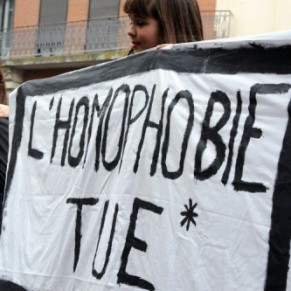 Bond de 78% des actes homophobes en France en 2013