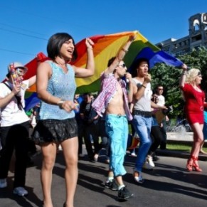 Dfil homosexuel sans incidents  Bucarest - Roumanie