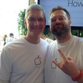 Le patron d'Apple out  la tl, manifeste  la gay pride de San Francisco - Etats-Unis