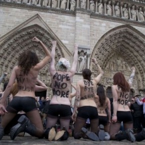 1.500 euros d'amende requis contre neuf Femen pour avoir dgrad une cloche de Notre-Dame