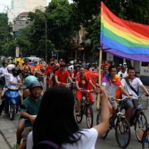 300 personnes défilent à Hanoï pour la gay pride