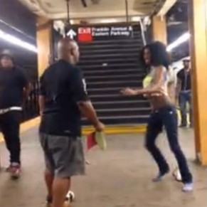 Une vido montre femme transgenre agresse dans une station de mtro de New York - Etats-Unis