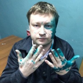 Le militant gay Nikolai Alekseev agress  Kostroma - Russie 