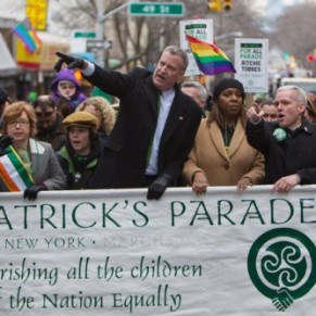 Le dfil de la St Patrick de New York met fin  l'interdiction des groupes gay - Etats-Unis