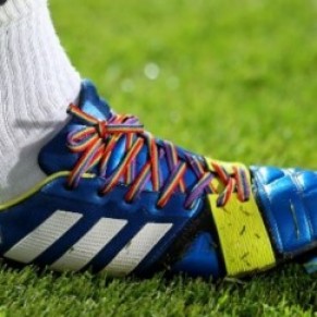 Les joueurs de foot pro vont porter des lacets multicolores contre les discriminations - Ligue de football professionnel