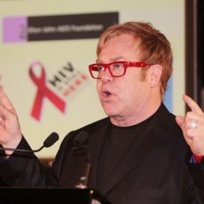 Elton John s'allie  l'administration Obama pour la lutte contre le sida - Solidarit 