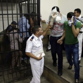 Comparution des 26 hommes accuss d'homosexualit - Egypte