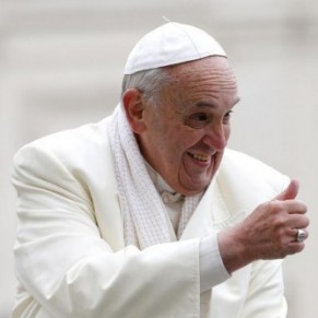 Le pape a reu une homme trans et sa fiance en audience prive - Vatican