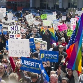 Deux Etats amendent leurs lois sur la libert de religion aprs la controverse concernant les gays - Etats-Unis