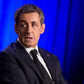 Des propos prts  Nicolas Sarkozy comparant Franois Bayrou au sida font polmique