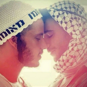 Madonna provoque la polmique avec un baiser entre un juif et un musulman  - Internet
