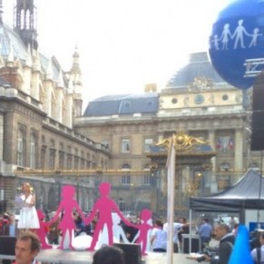 Rassemblement anti-GPA  Paris  la veille d'une dcision de justice