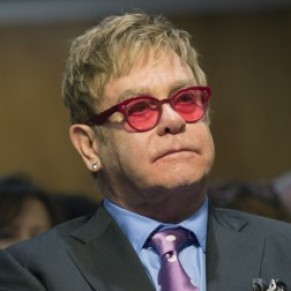 Elton John  l'attaque contre l'interdiction des livres sur l'homoparentalit  Venise