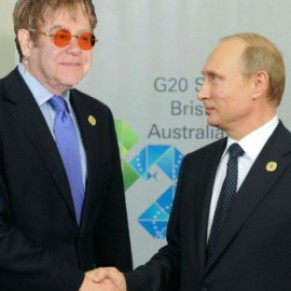 Victime d'un canular, Elton John veut toujours parler  Poutine des droits des homosexuels