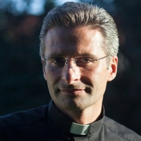 Un prtre polonais fait son coming out  la veille du synode sur la famille - Religion/homosexualit