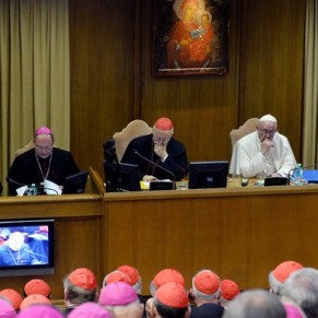 Le synode sur la famille entre dans le vif du sujet - Vatican