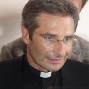 Pas de lobby gay au Vatican, assure le prtre ayant fait son coming out - Eglise catholique