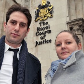 Un couple htrosexuel voulant se pacser dbout en justice - Grande-Bretagne