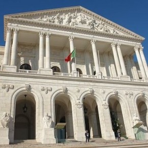 Le Parlement confirme l'adoption par les couples homosexuels - Portugal