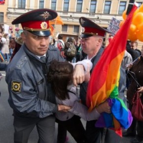 Des militants LGBT arrts lors des manifestations du 1er Mai - Saint-Ptersbourg / Moscou