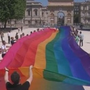Montpellier hisse le drapeau arc-en-ciel - Journe contre l'homophobie