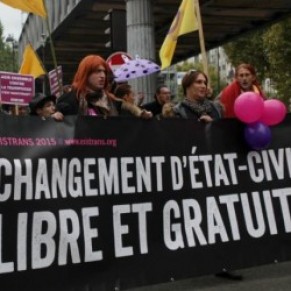L'amendement destin  faciliter le changement dtat civil des personnes trans mal reu par les associations 