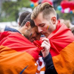 30.000 manifestants  la gay pride  Varsovie - Pologne 
