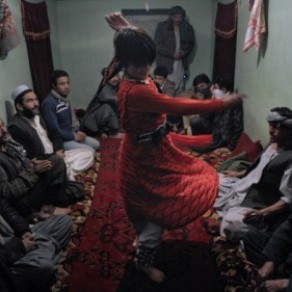 Les talibans utilisent de jeunes esclaves sexuels pour infiltrer la police - Afghanistan
